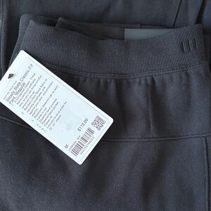 Men’s black Lululemon sweatpants